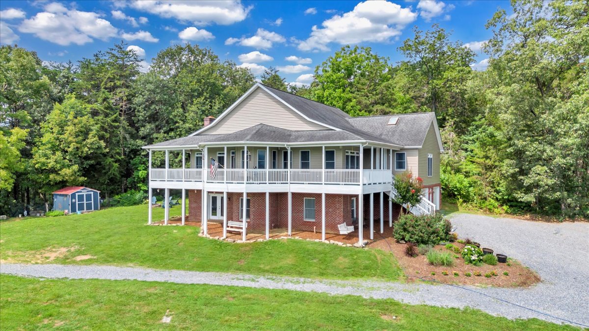 Buchanan, Virginia, 24066, United States, 5 Bedrooms Bedrooms, ,4 BathroomsBathrooms,Residential,For Sale,1900741