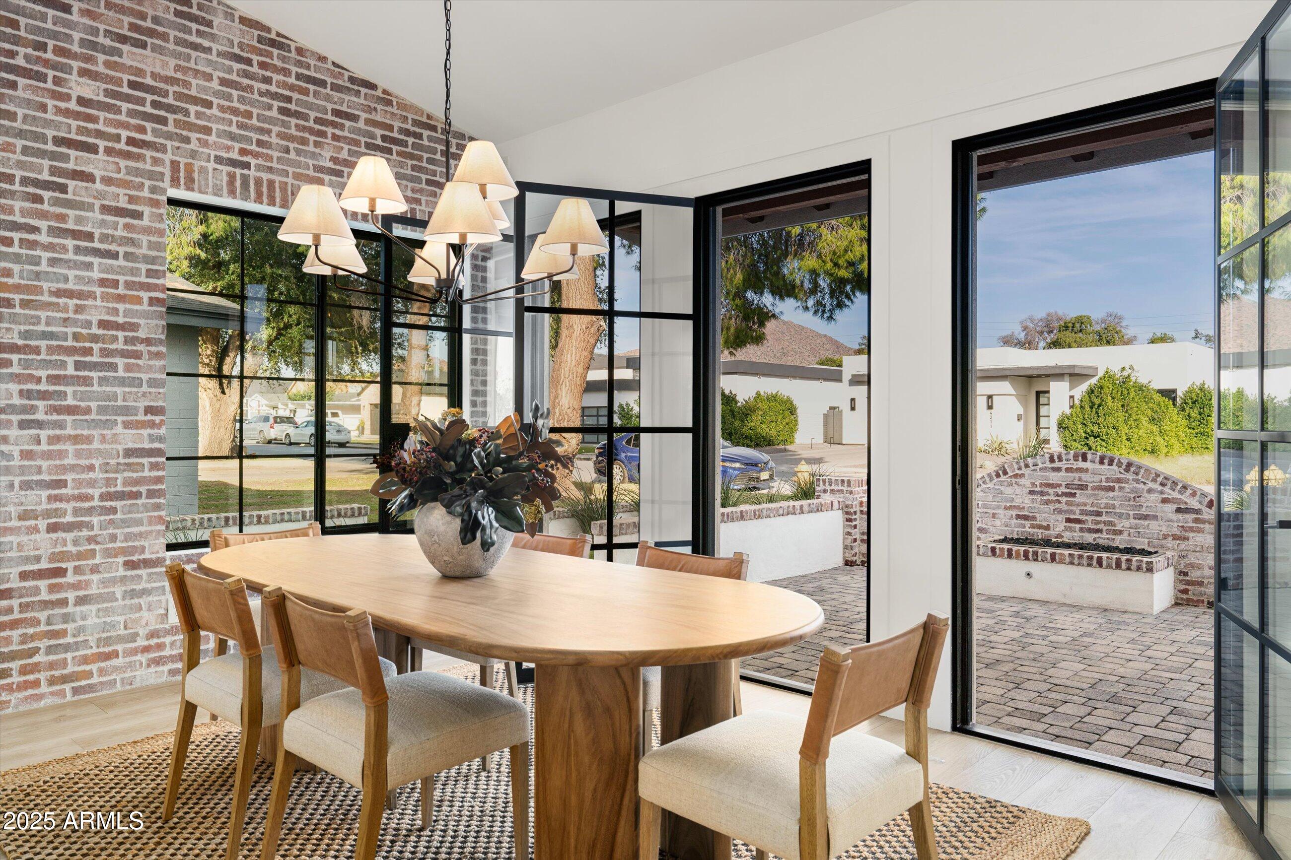 Phoenix, Arizona, 85018, United States, 4 Bedrooms Bedrooms, ,4 BathroomsBathrooms,Residential,For Sale,1993183