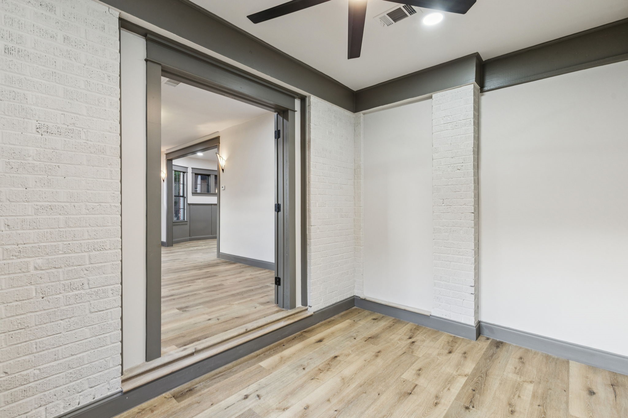 Dallas, Texas, 75208, United States, 3 Bedrooms Bedrooms, ,3 BathroomsBathrooms,Residential,For Sale,1926377