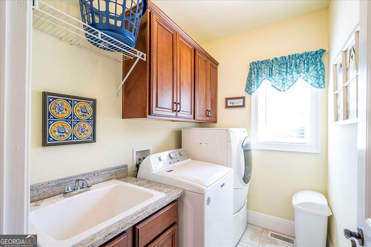 Winder, Georgia, 30680, United States, 5 Bedrooms Bedrooms, ,4 BathroomsBathrooms,Residential,For Sale,1837840
