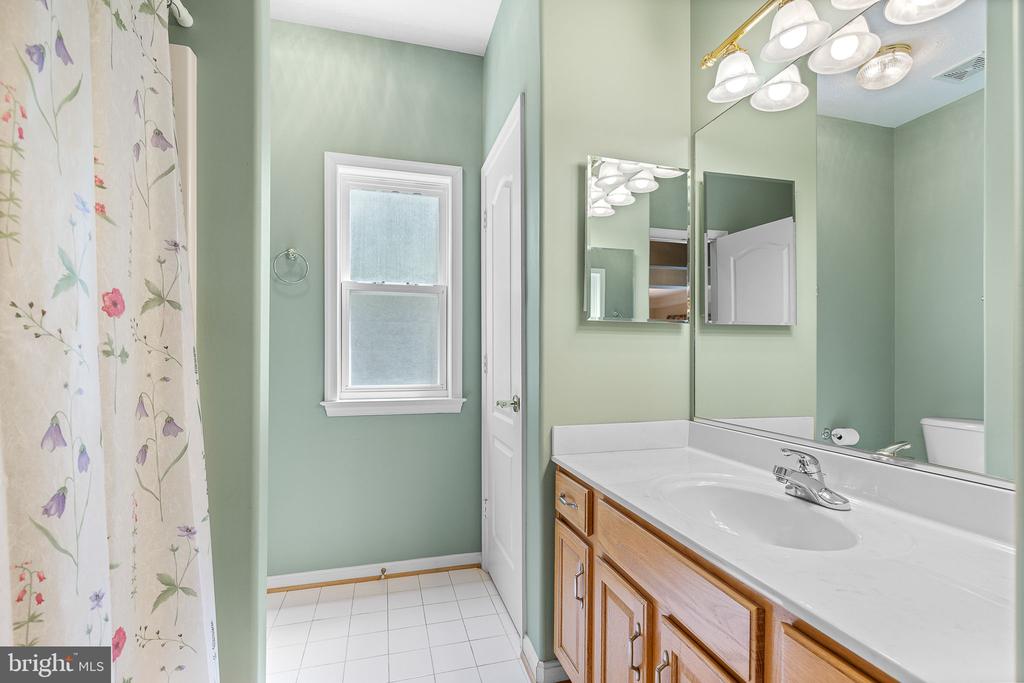 Fredericksburg, Virginia, 22401, United States, 5 Bedrooms Bedrooms, ,3 BathroomsBathrooms,Residential,For Sale,1920807