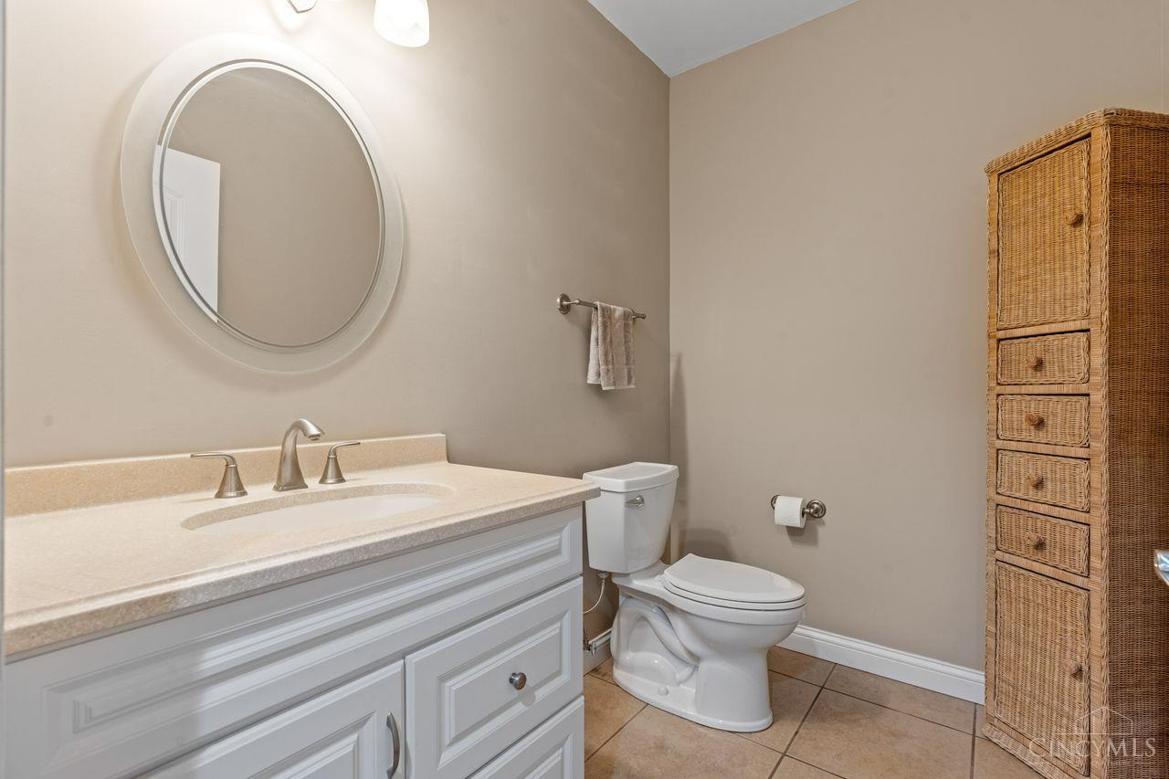 Hamilton Twp, Ohio, 45039, United States, 5 Bedrooms Bedrooms, ,4 BathroomsBathrooms,Residential,For Sale,1989607