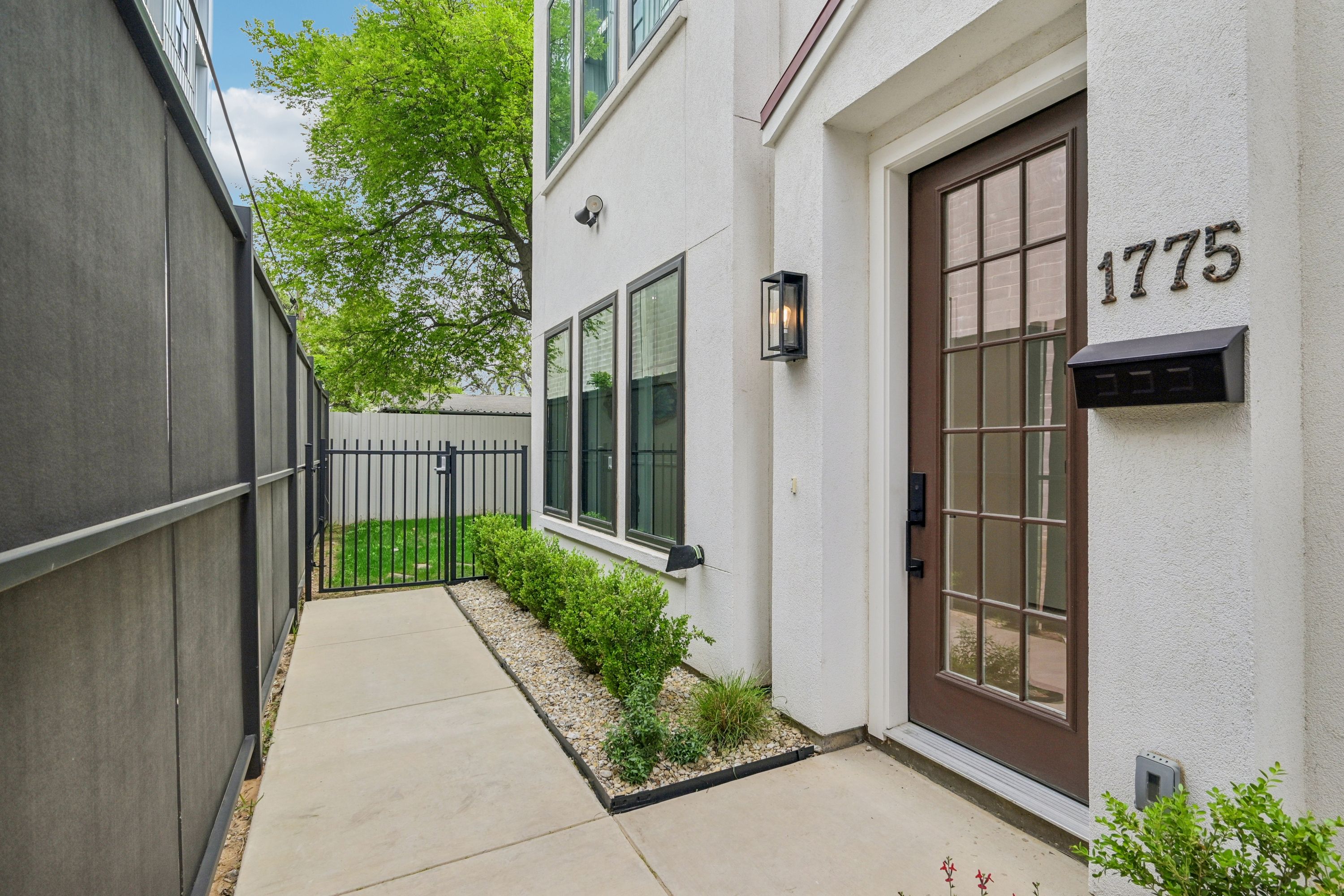  Spanish Style in the Cedars - 物件實景