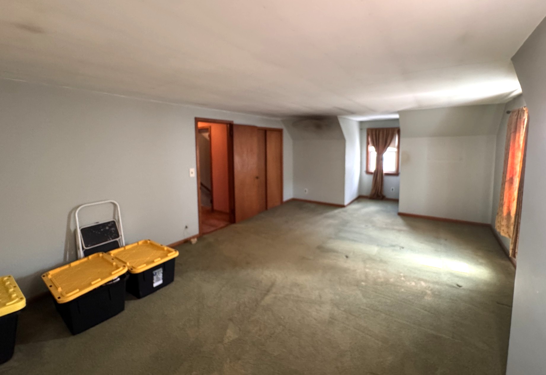Yonkers, New York, 10703, United States, 3 Bedrooms Bedrooms, ,2 BathroomsBathrooms,Residential,For Sale,1942692
