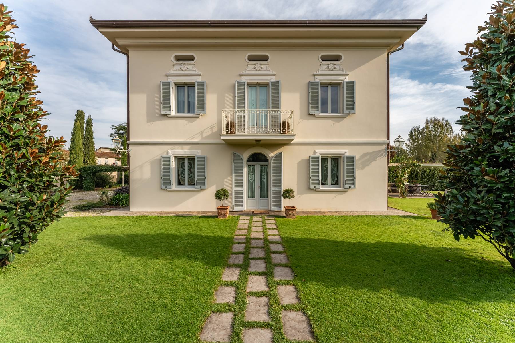 Charming Liberty-style Villa on the hills of Lucca