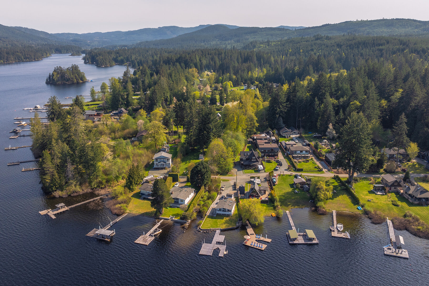  Pristine Lakefront Estate - 物件實景