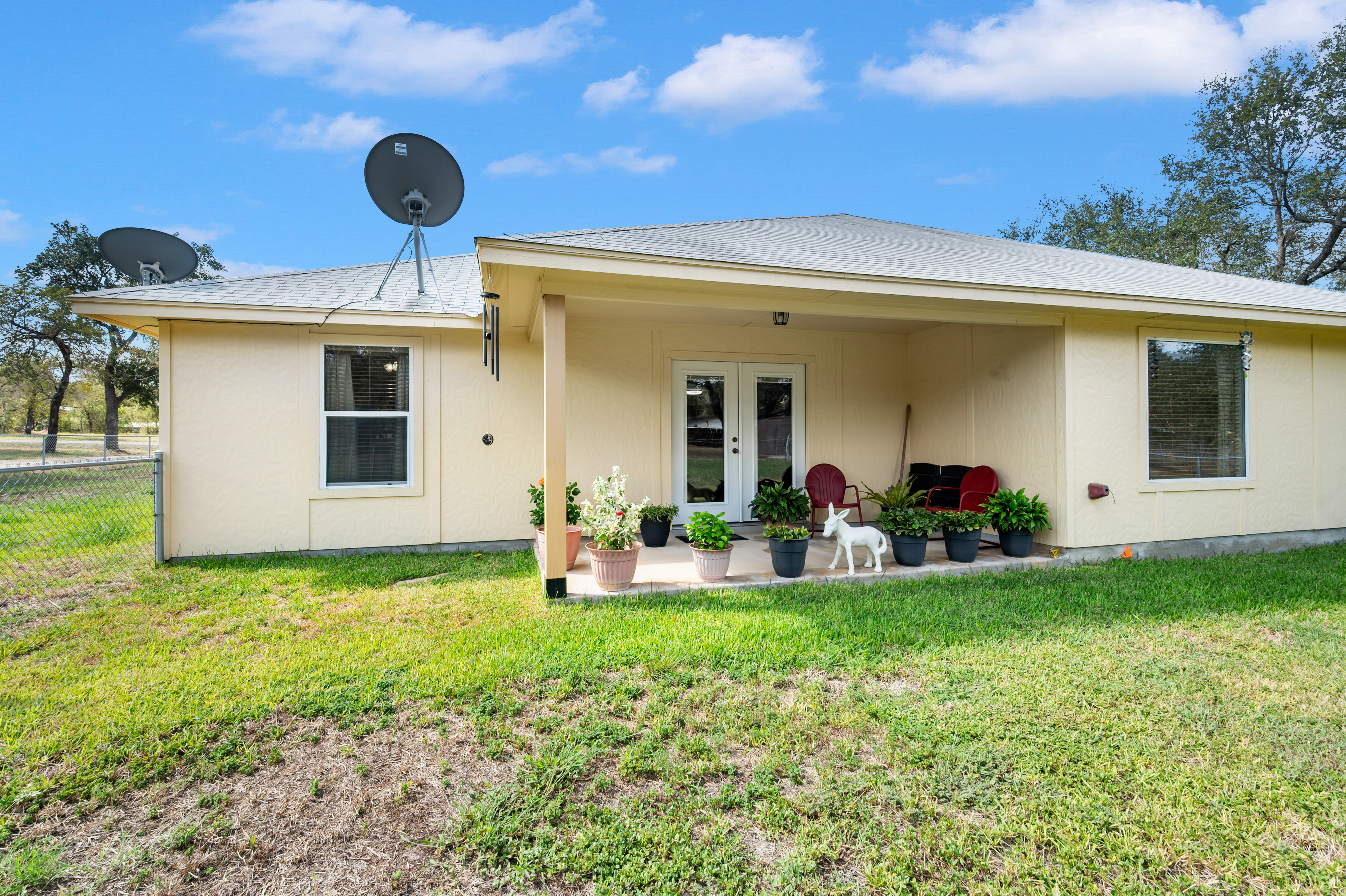  Spacious Poteet Home on 1.02 Acres - 物件實景