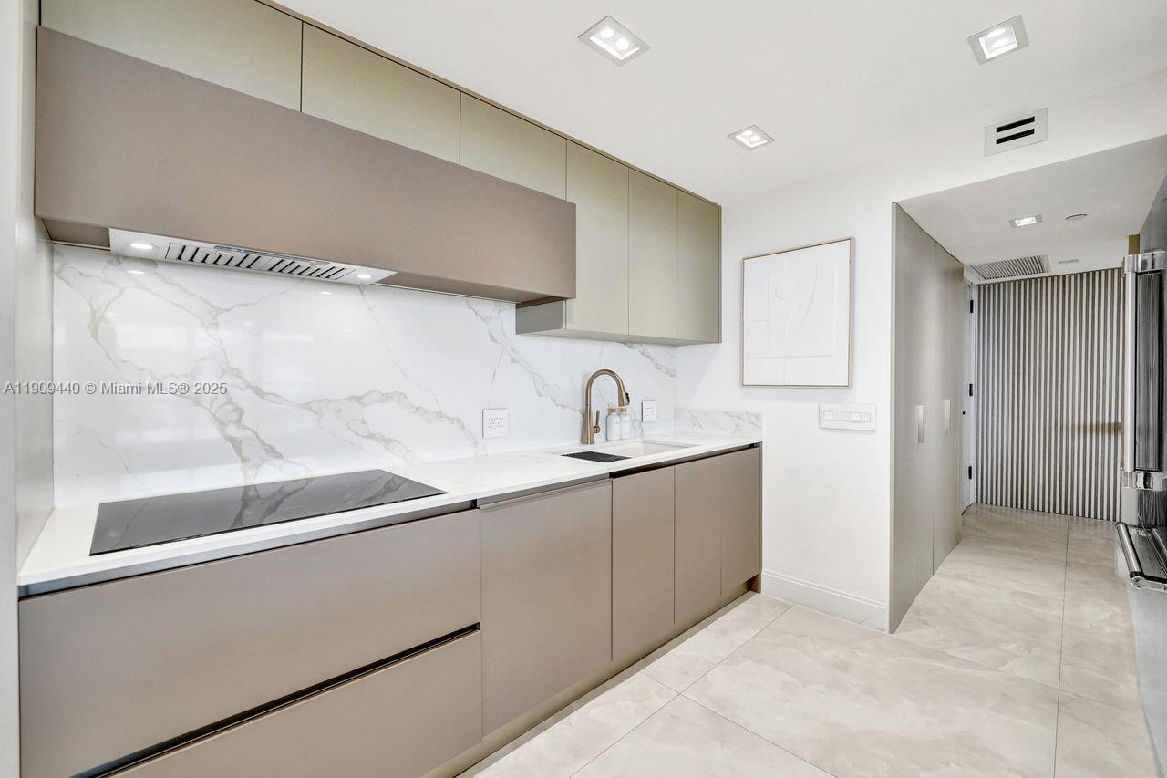 Aventura, Florida, 33180, United States, 4 Bedrooms Bedrooms, ,3 BathroomsBathrooms,Residential,For Sale,1989570