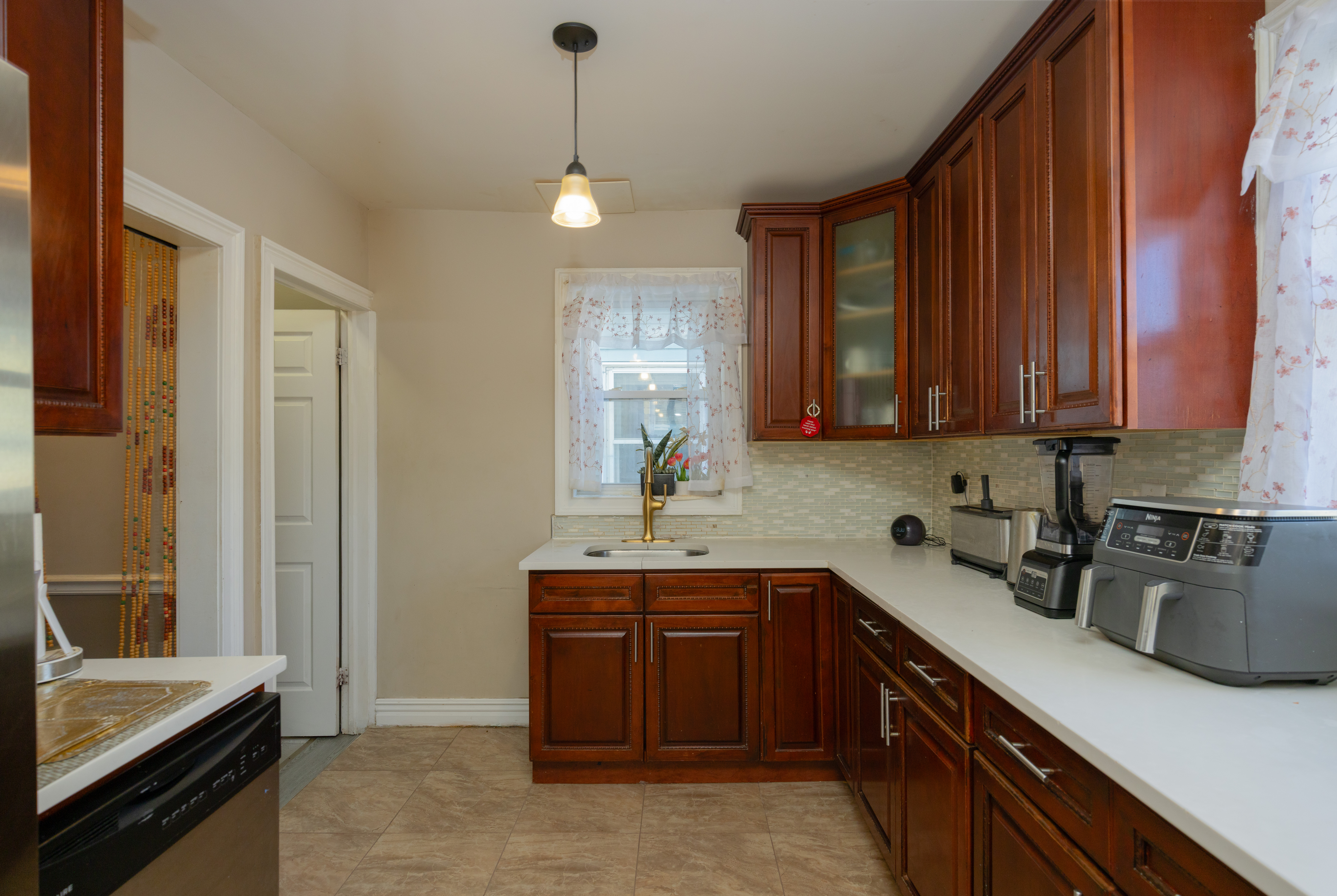  4418 Bruner Avenue - 物件實景