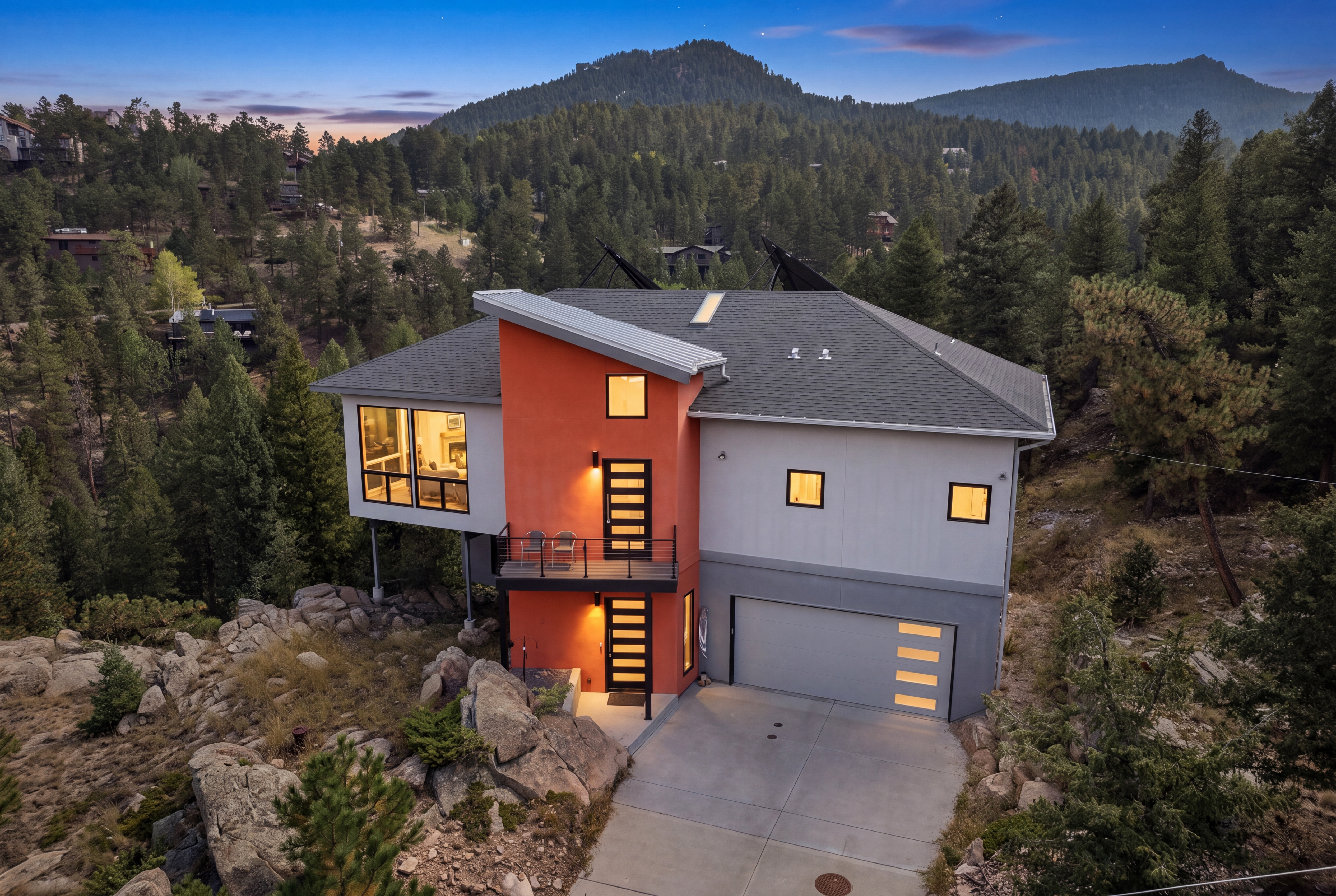  Modern Mountain Residence with Dramatic Architecture - 物件實景