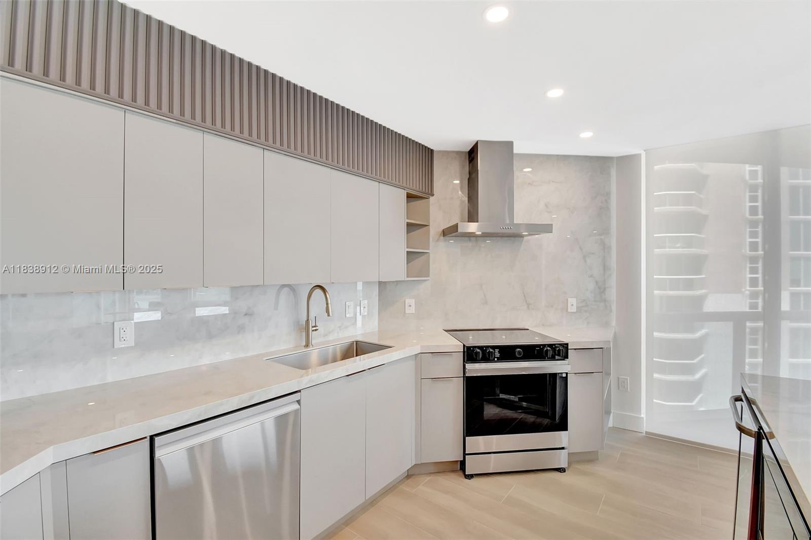Aventura, Florida, 33180, United States, 2 Bedrooms Bedrooms, ,3 BathroomsBathrooms,Residential,For Sale,1910809