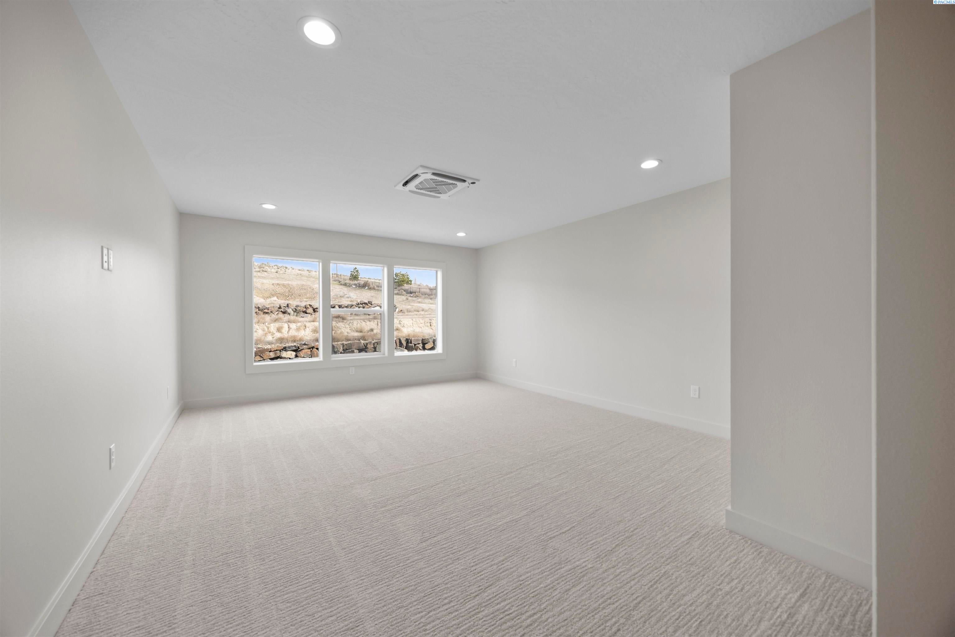 Kennewick, Washington, 99338, United States, 4 Bedrooms Bedrooms, ,4 BathroomsBathrooms,Residential,For Sale,2023232