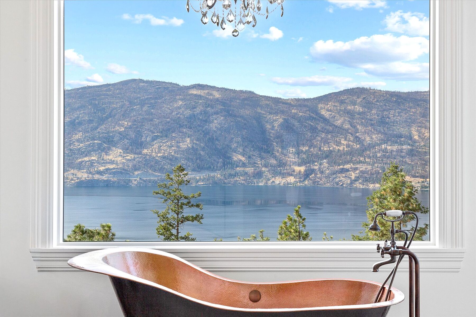  Gated Lake View Estate - 物件實景