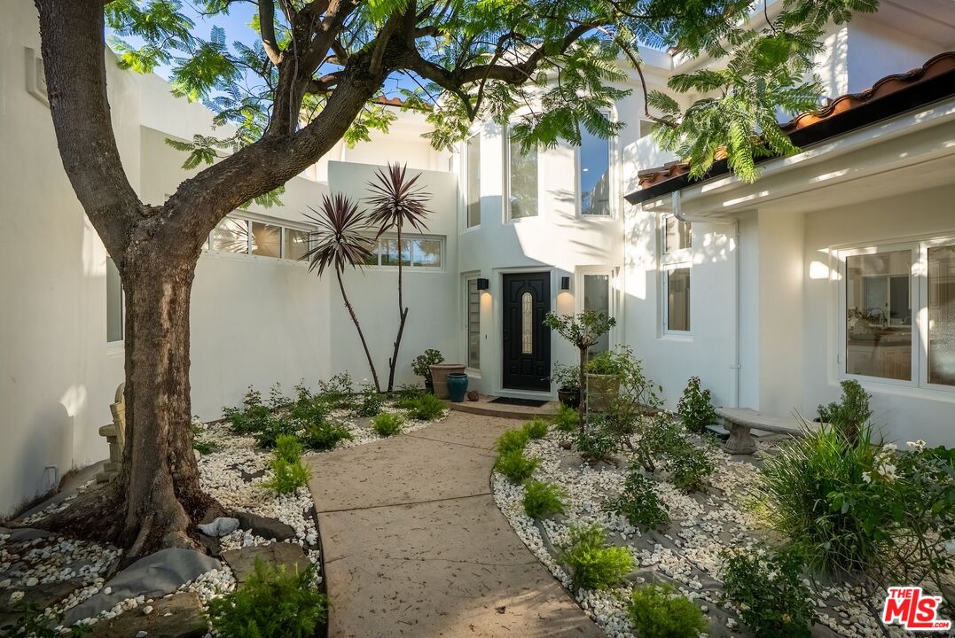 Topanga, California, 90290, United States, 4 Bedrooms Bedrooms, ,4 BathroomsBathrooms,Residential,For Sale,1902057