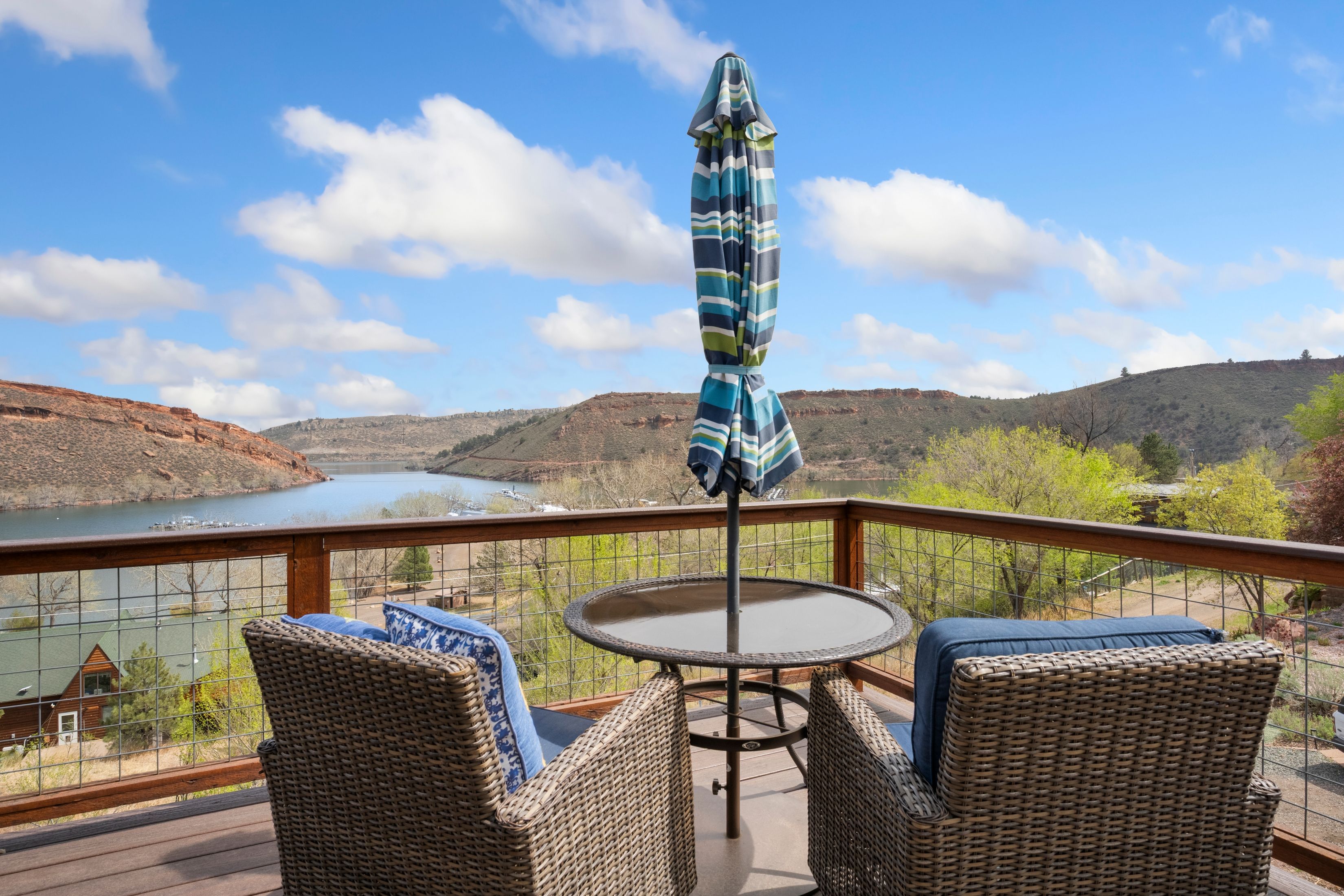  Beautifully Updated Raised Ranch, Perfectly Positioned to Capture Views - 物件實景