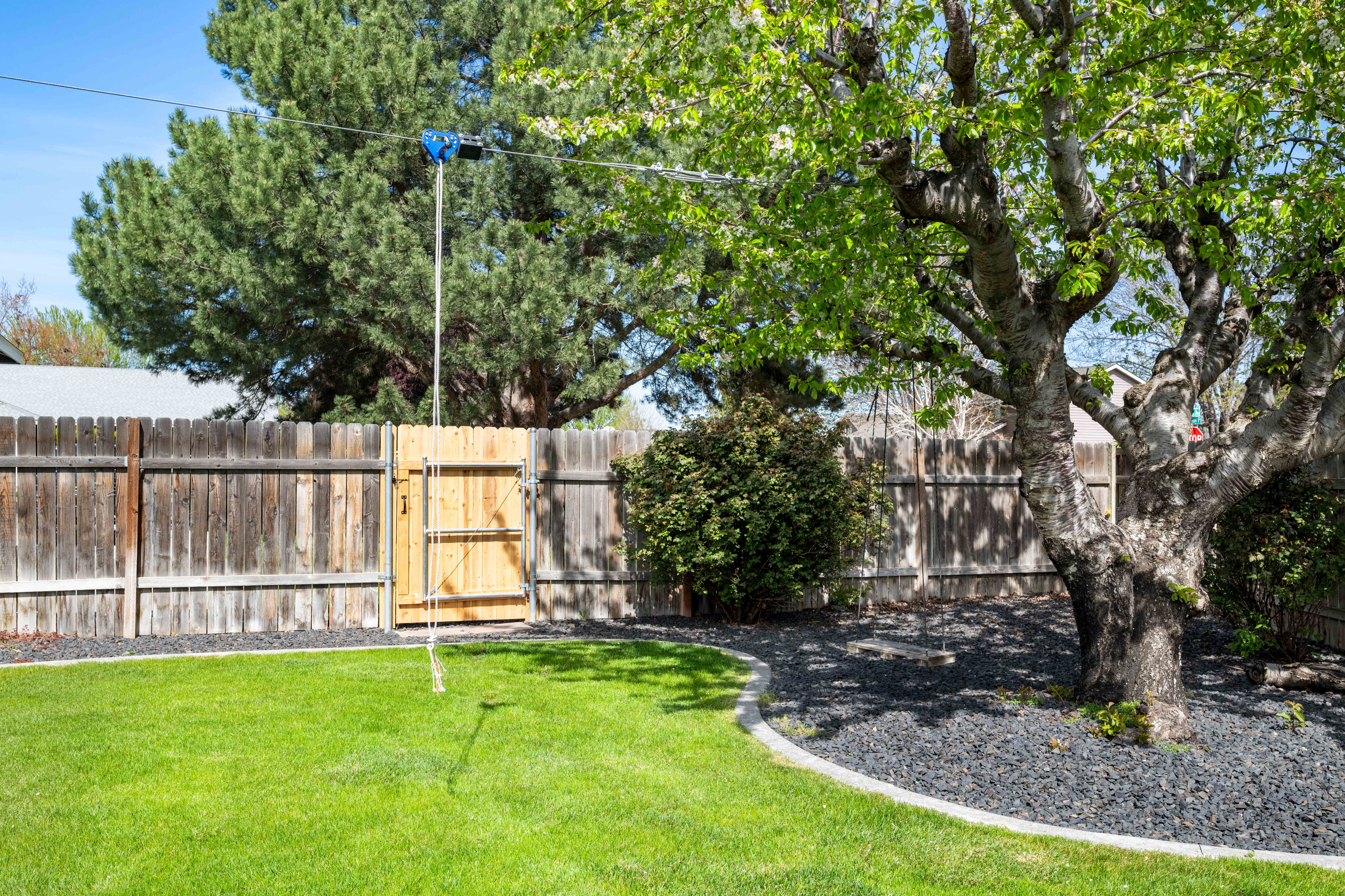  Beautifully Maintained Tri-Level Home - 物件實景