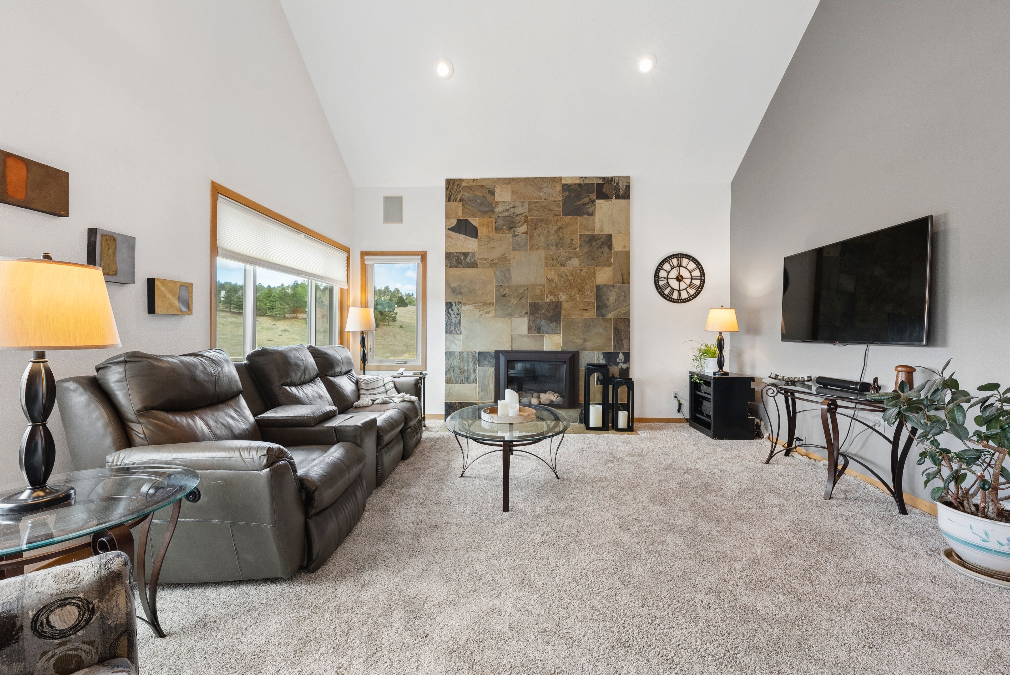  Custom Built Home on a Rolling 1.5 Acre Lot in Highly Desired Paradise Hills - 物件實景