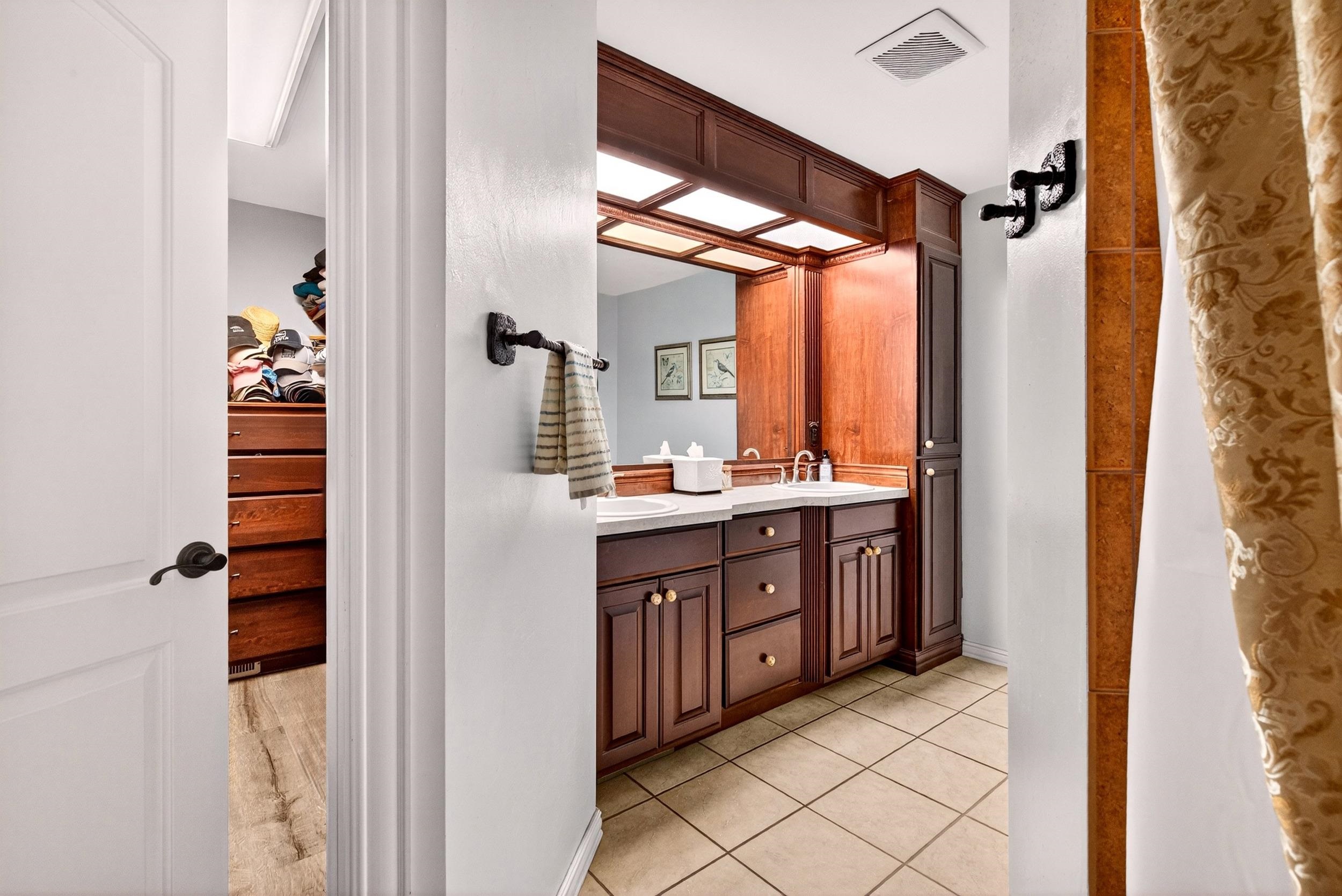 Neenah, Wisconsin, 54956, United States, 4 Bedrooms Bedrooms, ,4 BathroomsBathrooms,Residential,For Sale,1996384