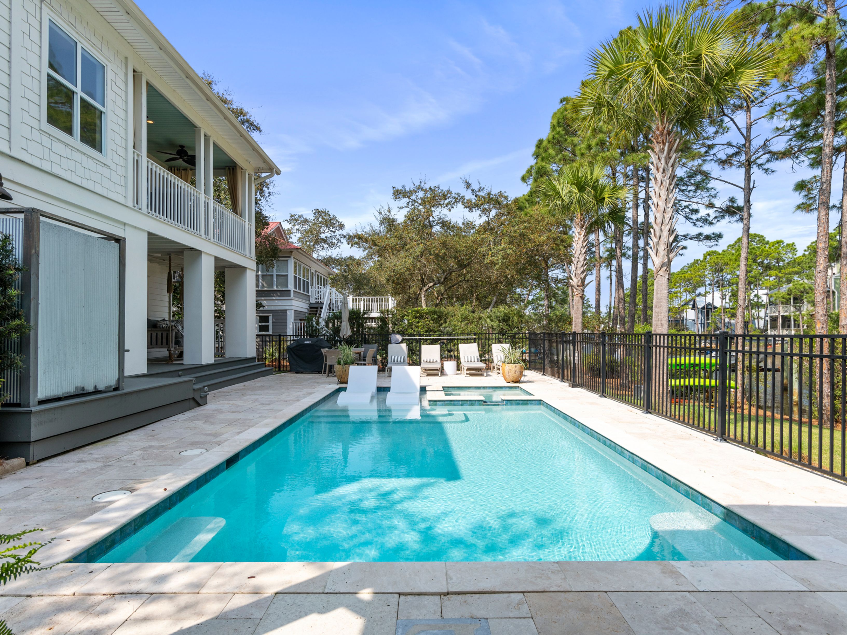  Lakefront Beach Retreat With Pool, Dock And Elevator - 物件實景
