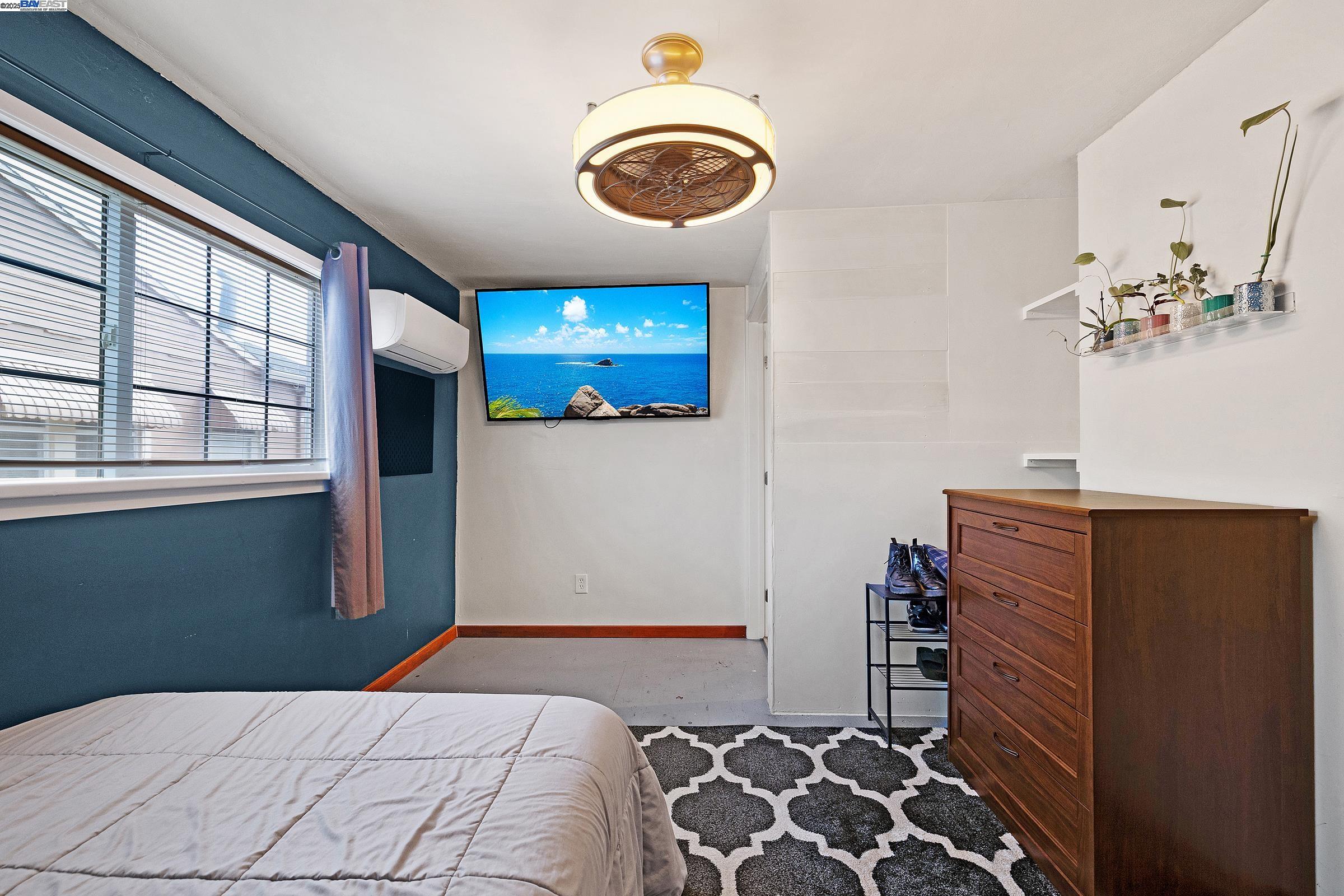 Oakland, California, 94605, United States, 4 Bedrooms Bedrooms, ,1 BathroomBathrooms,Residential,For Sale,1941828