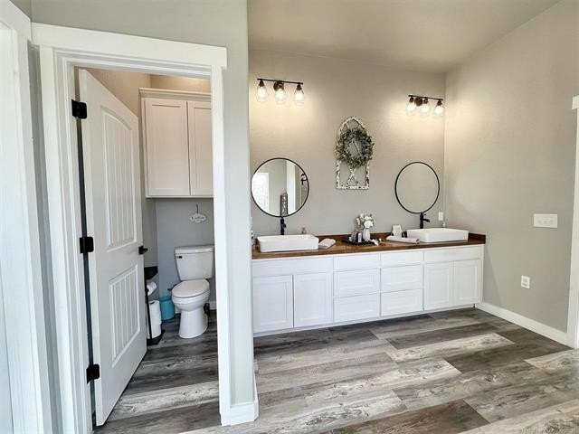 Tahlequah, Oklahoma, 74464, United States, 6 Bedrooms Bedrooms, ,4 BathroomsBathrooms,Residential,For Sale,1982576