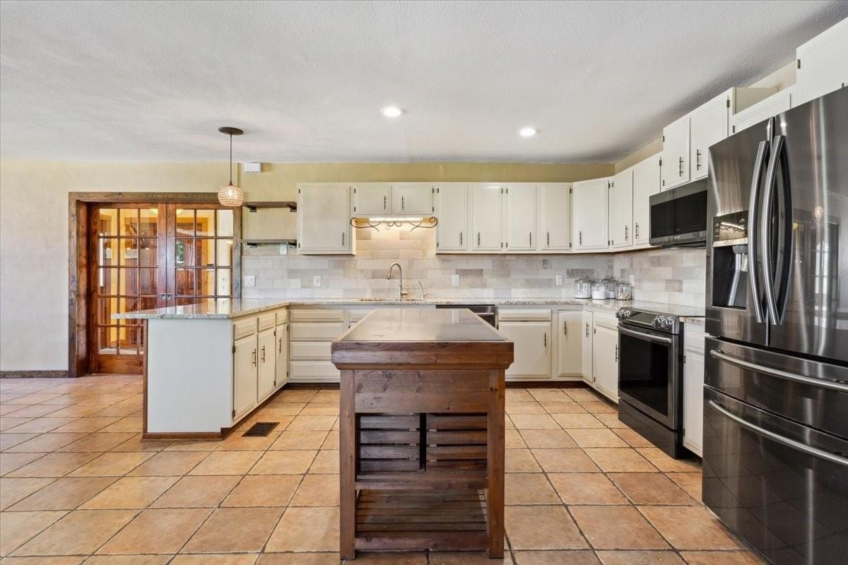 Burnet, Texas, 78611, United States, 4 Bedrooms Bedrooms, ,3 BathroomsBathrooms,Residential,For Sale,1869467