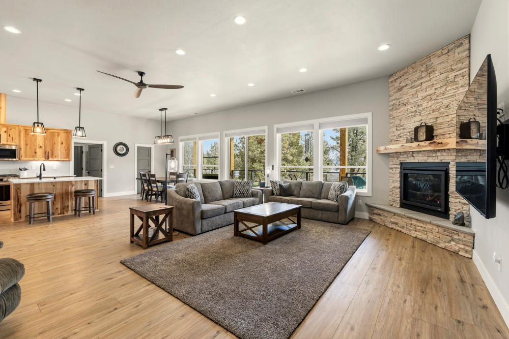 KLAMATH FALLS, Oregon, 97601, United States, 4 Bedrooms Bedrooms, ,3 BathroomsBathrooms,Residential,For Sale,2044065