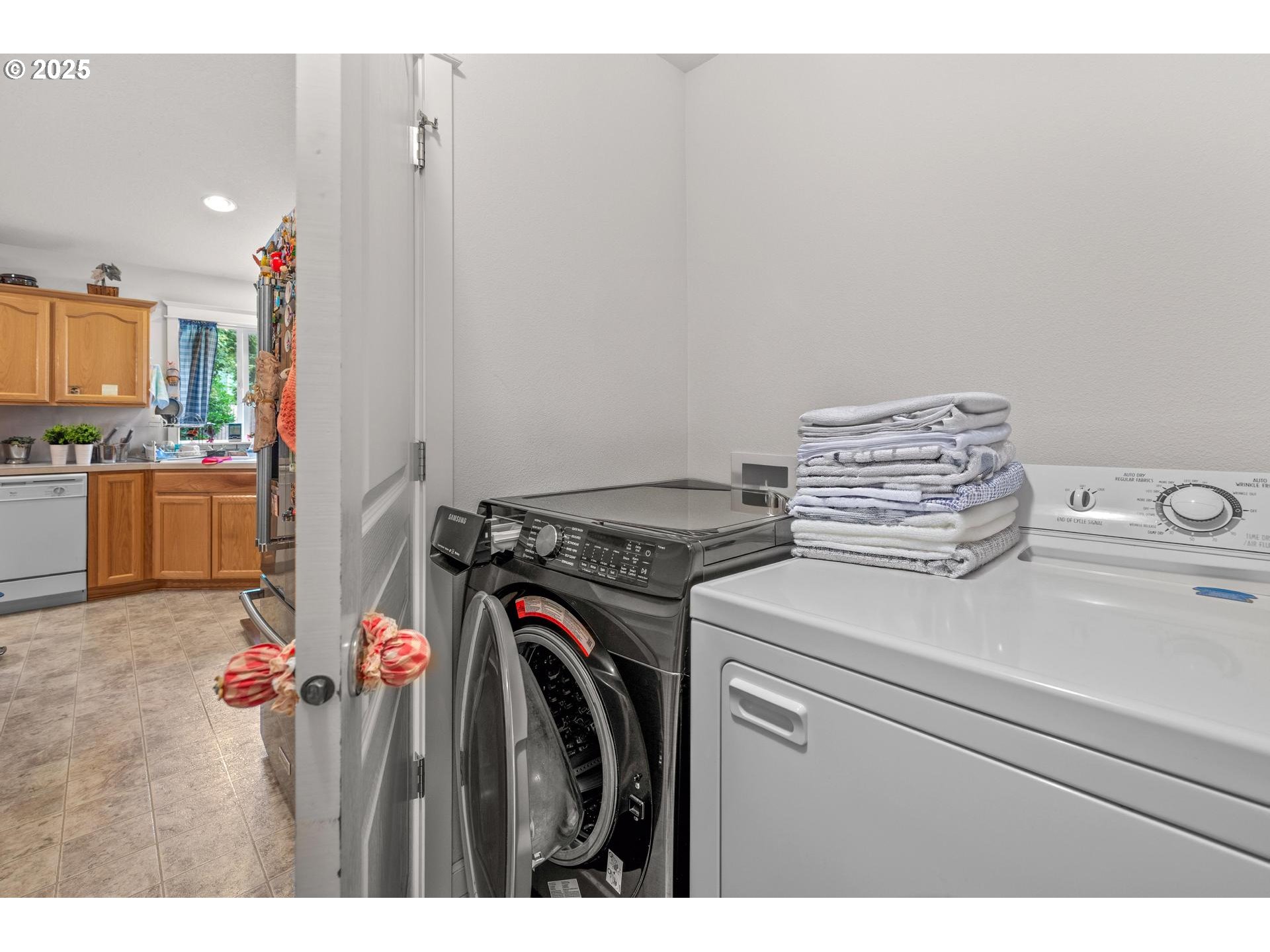 Oregon City, Oregon, 97045, United States, 3 Bedrooms Bedrooms, ,2 BathroomsBathrooms,Residential,For Sale,1949675