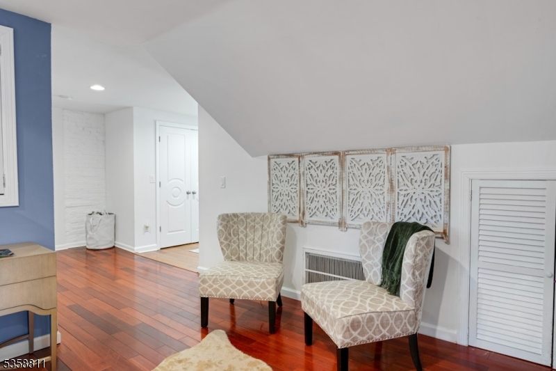 West Orange Twp., New Jersey, 07052, United States, 6 Bedrooms Bedrooms, ,4 BathroomsBathrooms,Residential,For Sale,1826682