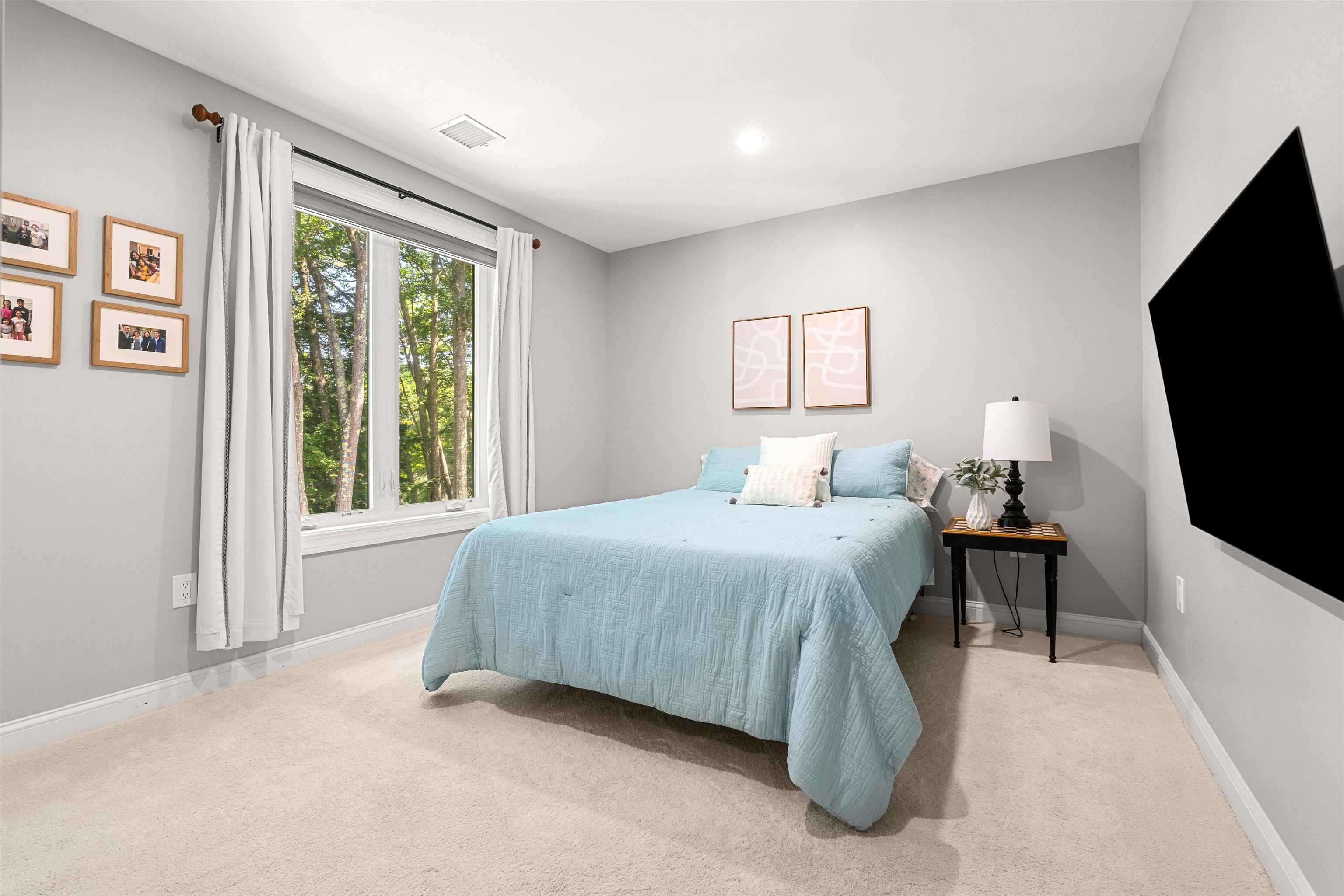 Hollis, New Hampshire, 03049, United States, 3 Bedrooms Bedrooms, ,3 BathroomsBathrooms,Residential,For Sale,1907073