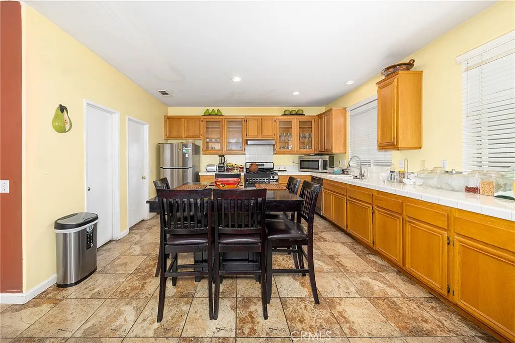 Lake Elsinore, California, 92530, United States, 3 Bedrooms Bedrooms, ,2 BathroomsBathrooms,Residential,For Sale,1977528