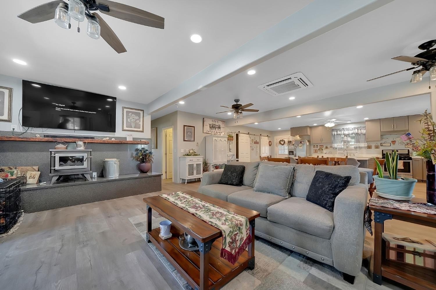 Burson, California, 95225, United States, 2 Bedrooms Bedrooms, ,2 BathroomsBathrooms,Residential,For Sale,1976966