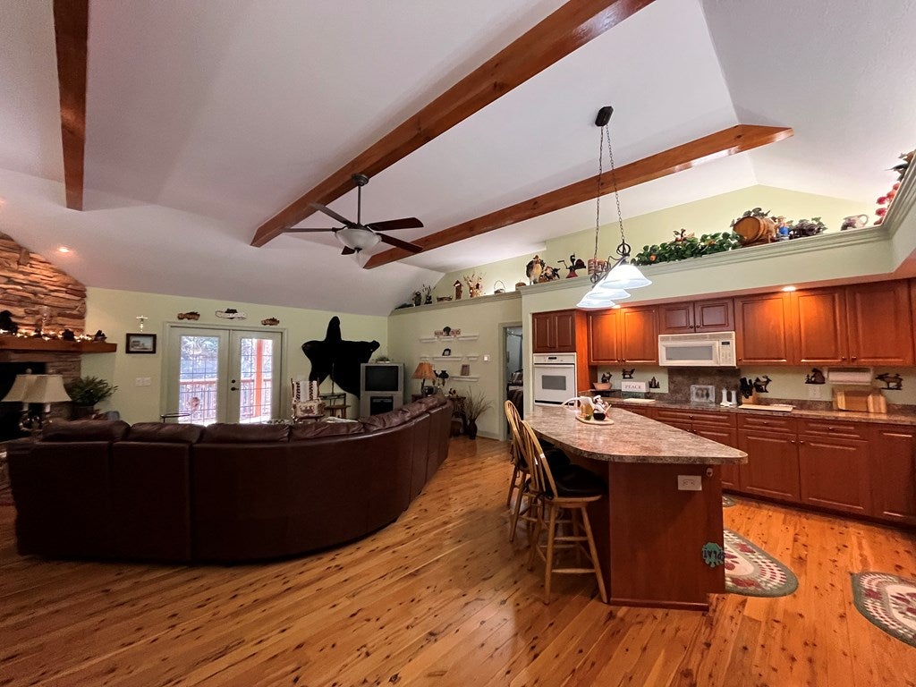 East Ellijay, Georgia, 30540, United States, 2 Bedrooms Bedrooms, ,3 BathroomsBathrooms,Residential,For Sale,1859127