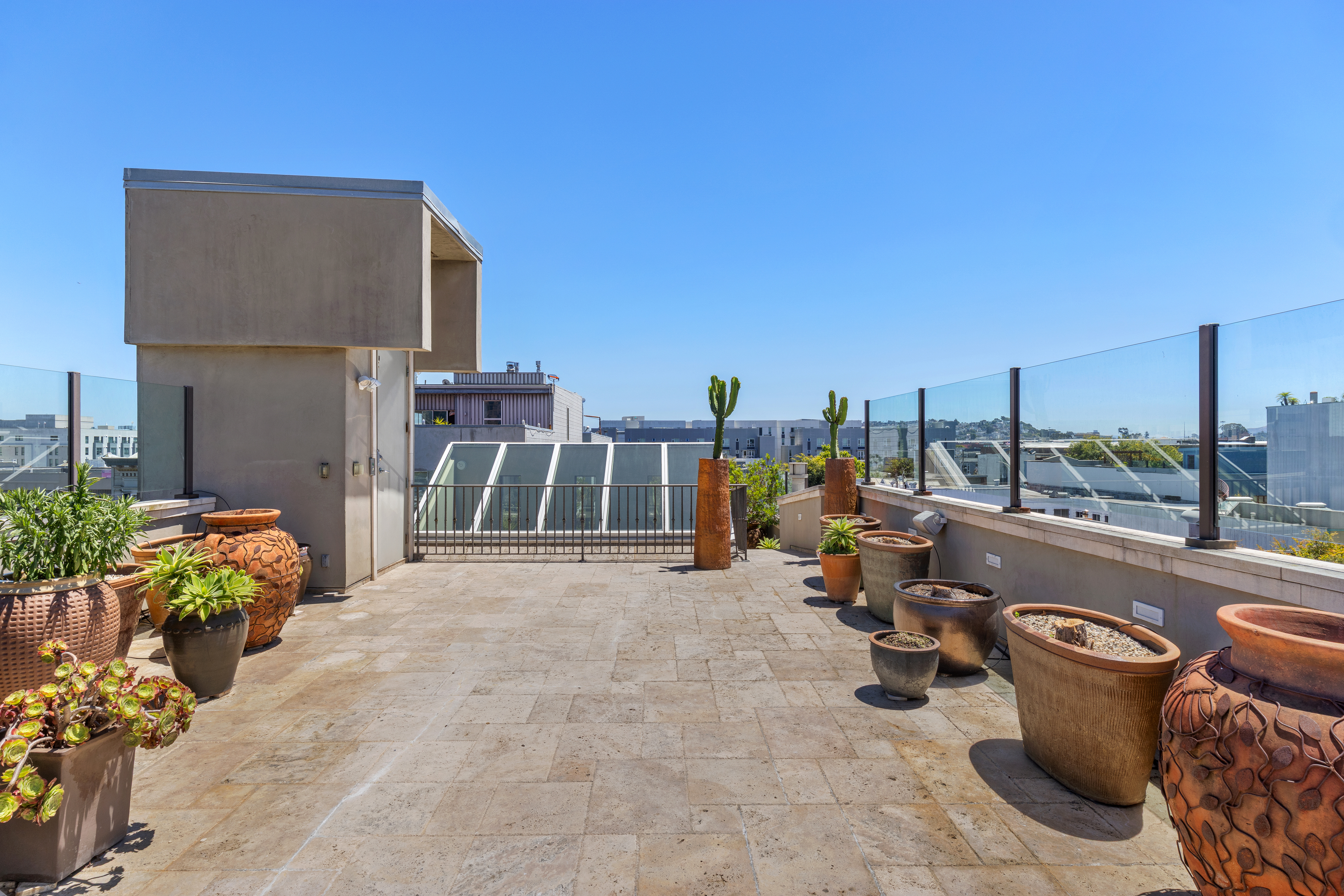  Spectacular Renovated SOMA Home with Rare Museum-Like 7-Car Garage - 物件實景