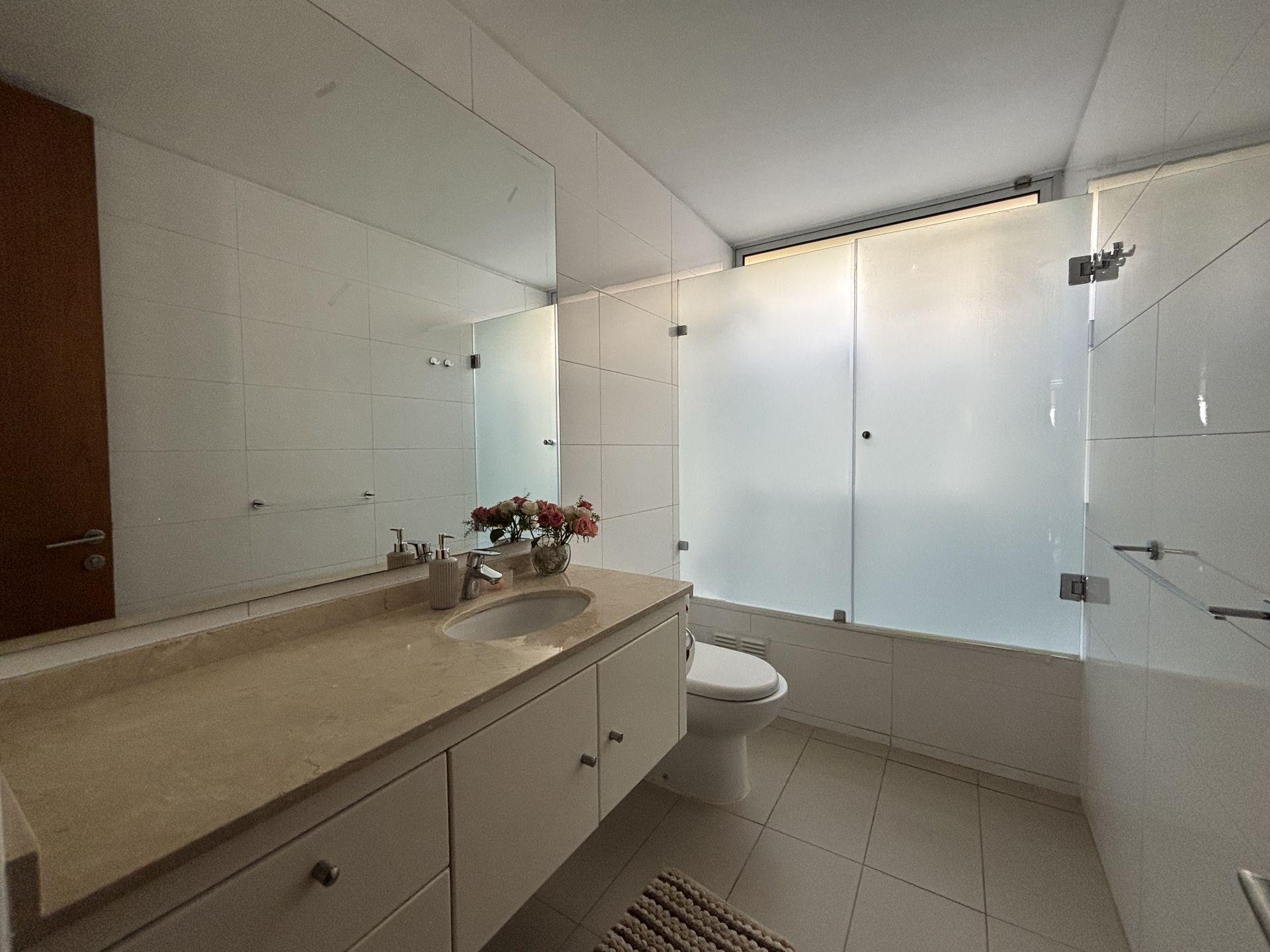 Las Condes, Chile, 6 Bedrooms Bedrooms, ,5 BathroomsBathrooms,Residential,For Sale,1898716