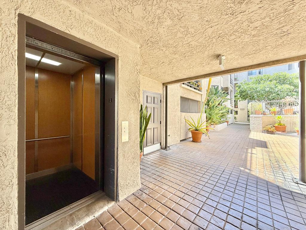 Long Beach, California, 90815, United States, 2 Bedrooms Bedrooms, ,2 BathroomsBathrooms,Residential,For Sale,1830564