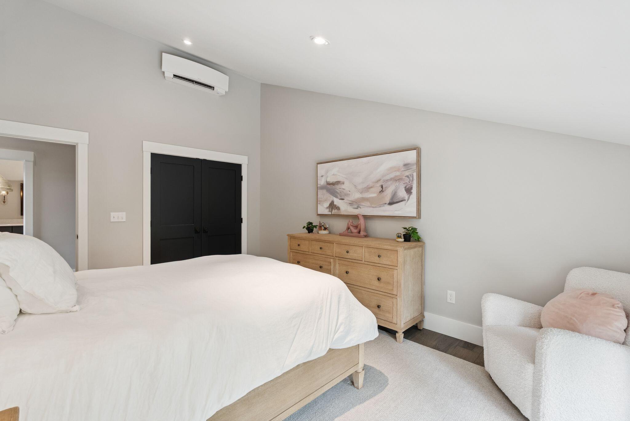 Falmouth, Maine, 04105, United States, 3 Bedrooms Bedrooms, ,4 BathroomsBathrooms,Residential,For Sale,1975511