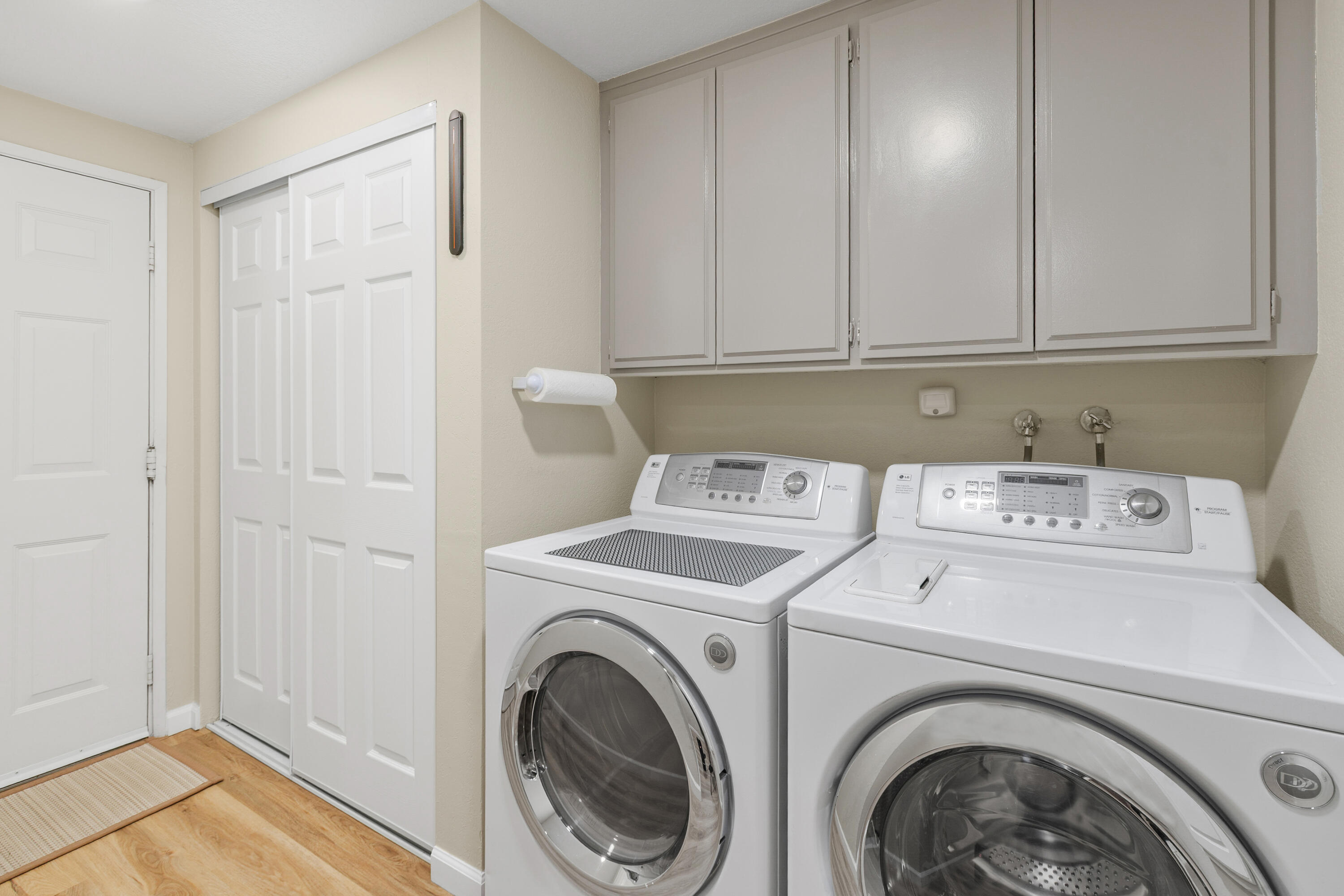 Palm Desert, California, 92260, United States, 3 Bedrooms Bedrooms, ,2 BathroomsBathrooms,Residential,For Sale,1993361