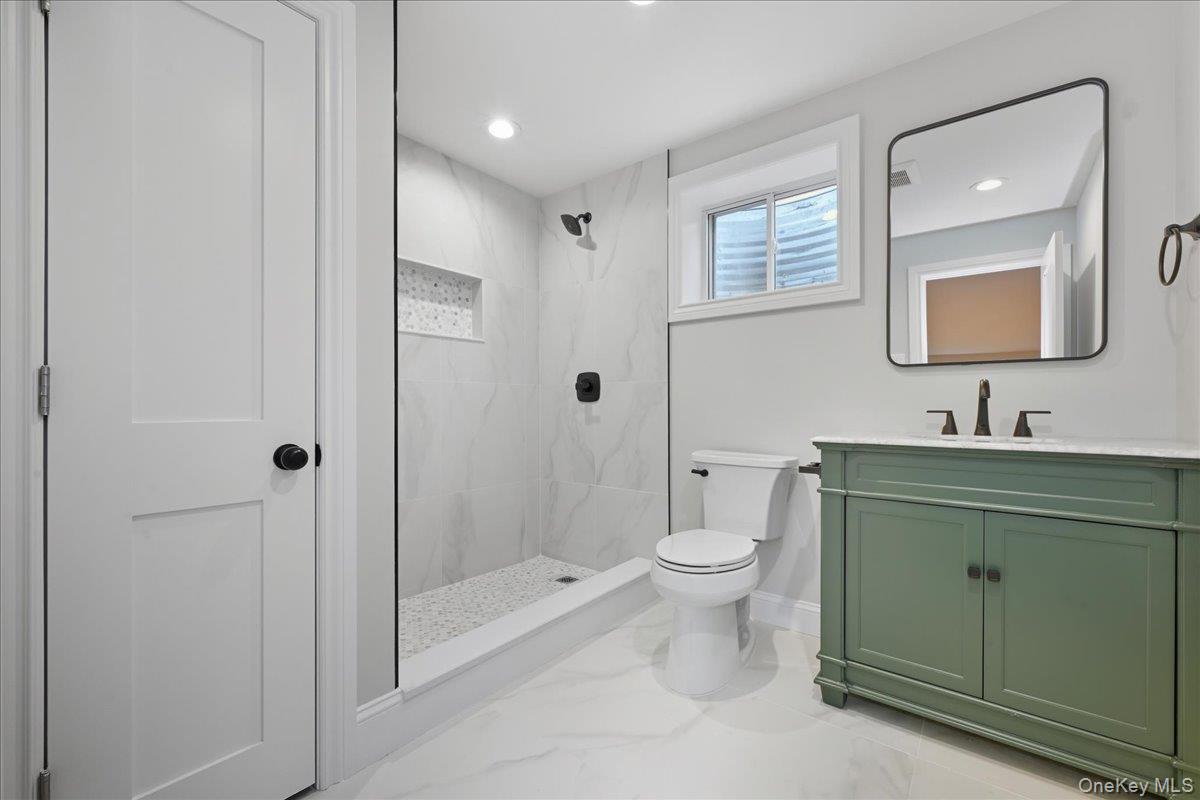 Westbury, New York, 11590, United States, 5 Bedrooms Bedrooms, ,5 BathroomsBathrooms,Residential,For Sale,1991038