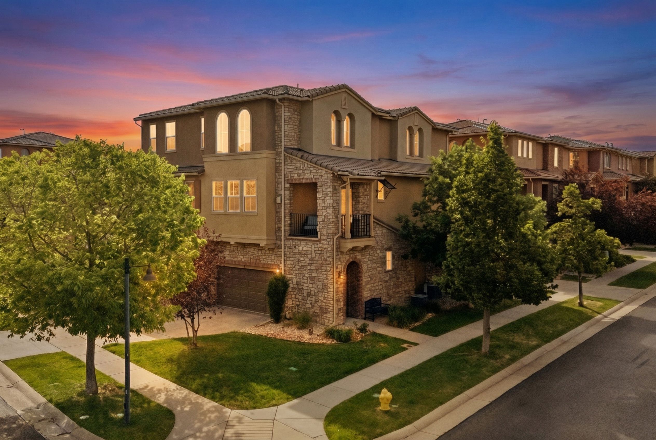  Beautifully Positioned On Premium Lot And Breathtaking Mountain Views - 物件實景