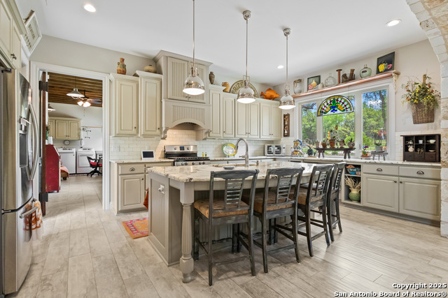 Bandera, Texas, 78003, United States, 2 Bedrooms Bedrooms, ,4 BathroomsBathrooms,Residential,For Sale,1784008