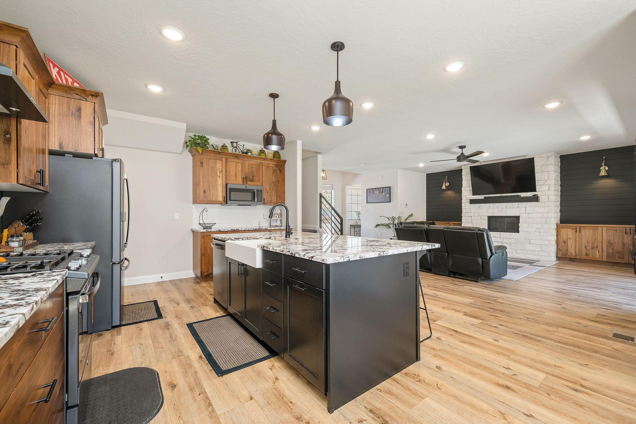 Cedar City, Utah, 84720, United States, 5 Bedrooms Bedrooms, ,4 BathroomsBathrooms,Residential,For Sale,1976034