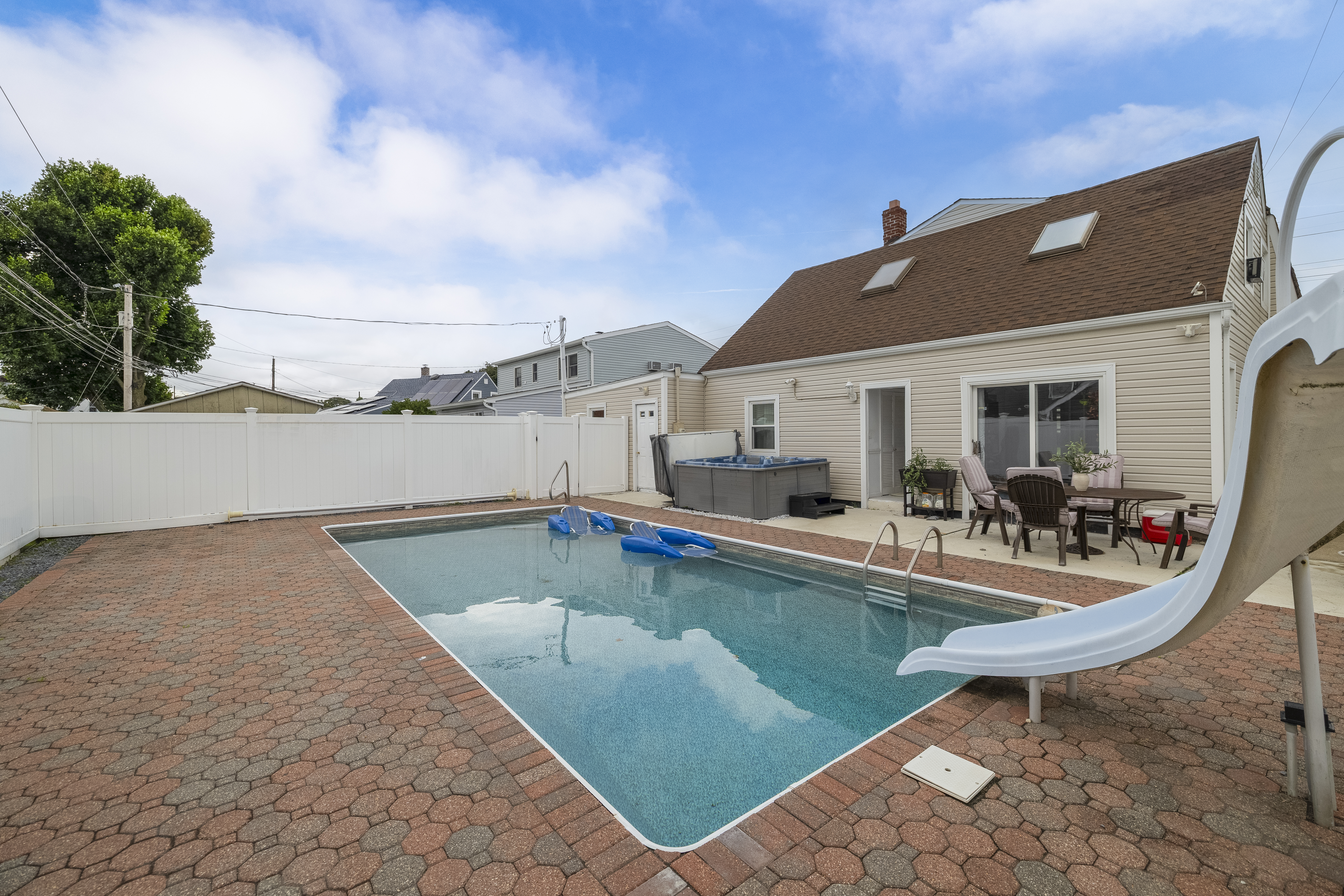  18 Old Farm Road, Levittown, NY, 11756 - 物件實景
