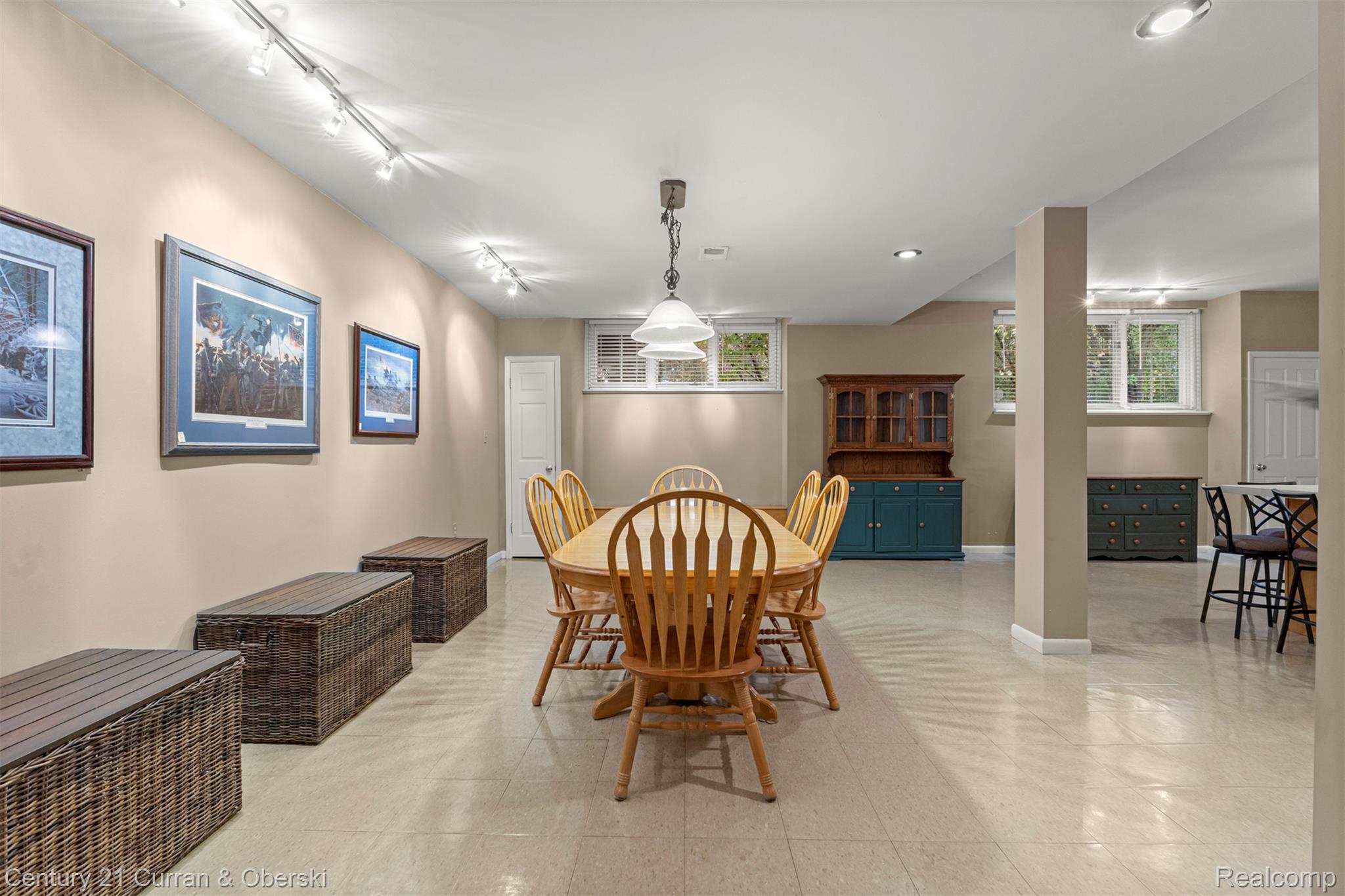 Shelby Charter Township, Michigan, 48316, United States, 2 Bedrooms Bedrooms, ,4 BathroomsBathrooms,Residential,For Sale,1977088