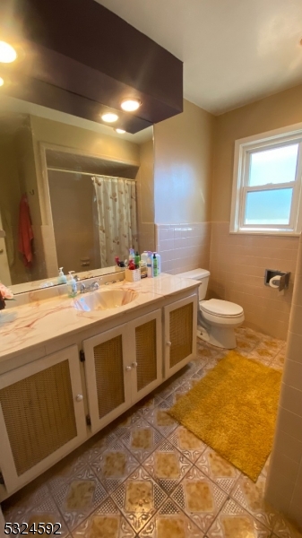 Cedar Grove, New Jersey, 07009, United States, 3 Bedrooms Bedrooms, ,2 BathroomsBathrooms,Residential,For Sale,1983593