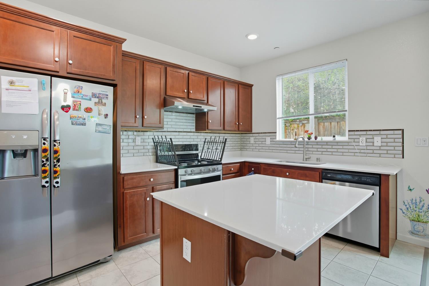 Elk Grove, California, 95758, United States, 3 Bedrooms Bedrooms, ,3 BathroomsBathrooms,Residential,For Sale,1961072