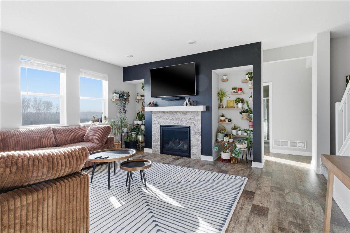 Prior Lake, Minnesota, 55352, United States, 5 Bedrooms Bedrooms, ,2 BathroomsBathrooms,Residential,For Sale,2000604