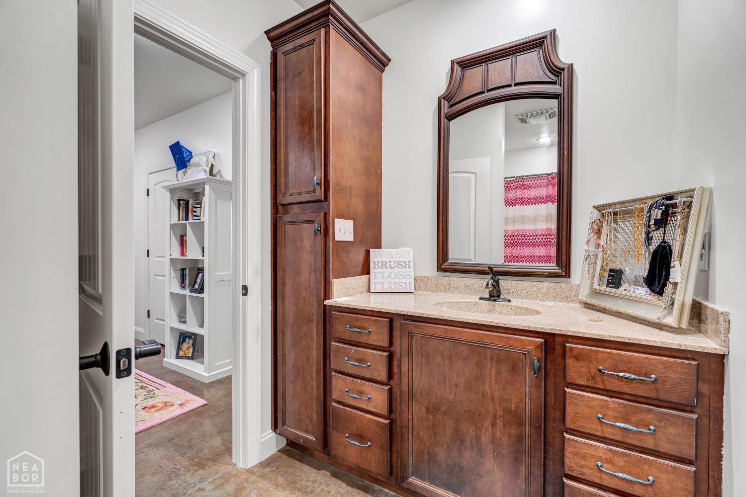 Jonesboro, Arkansas, 72404, United States, ,5 BathroomsBathrooms,Residential,For Sale,1981825