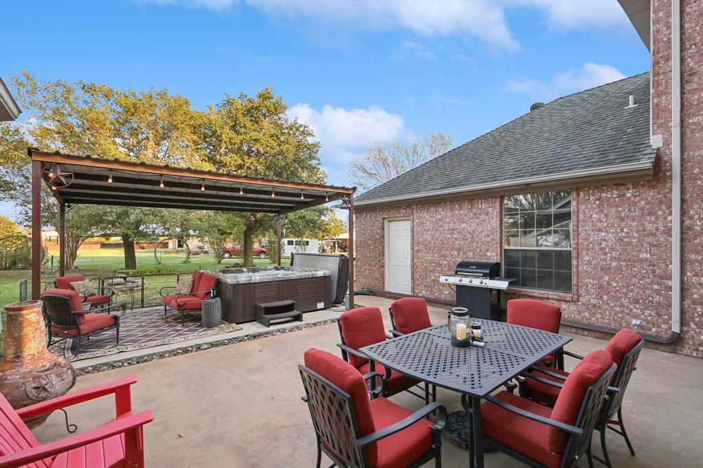 Pilot Point, Texas, 76258, United States, 4 Bedrooms Bedrooms, ,4 BathroomsBathrooms,Residential,For Sale,1974157