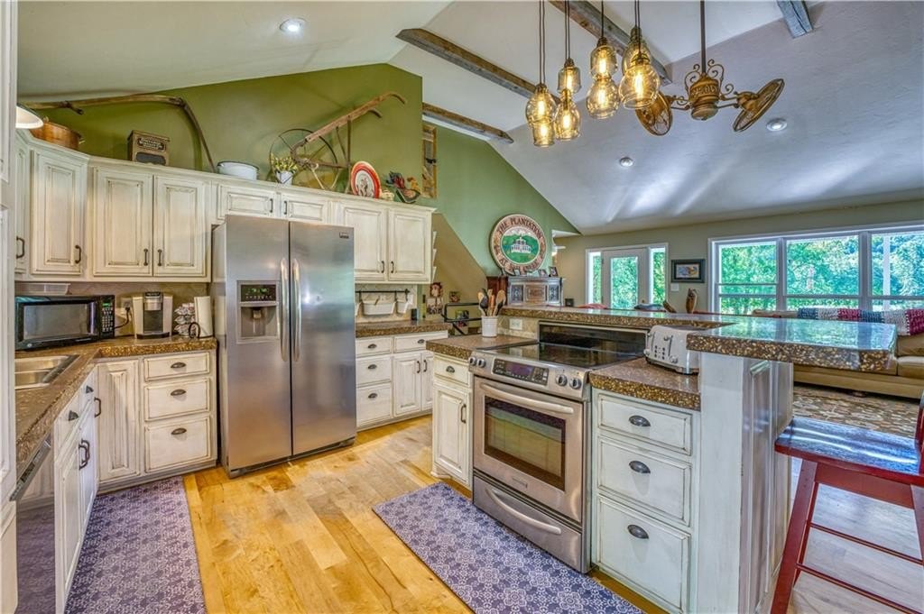 Harrison, Arkansas, 72601, United States, 4 Bedrooms Bedrooms, ,4 BathroomsBathrooms,Residential,For Sale,1763451